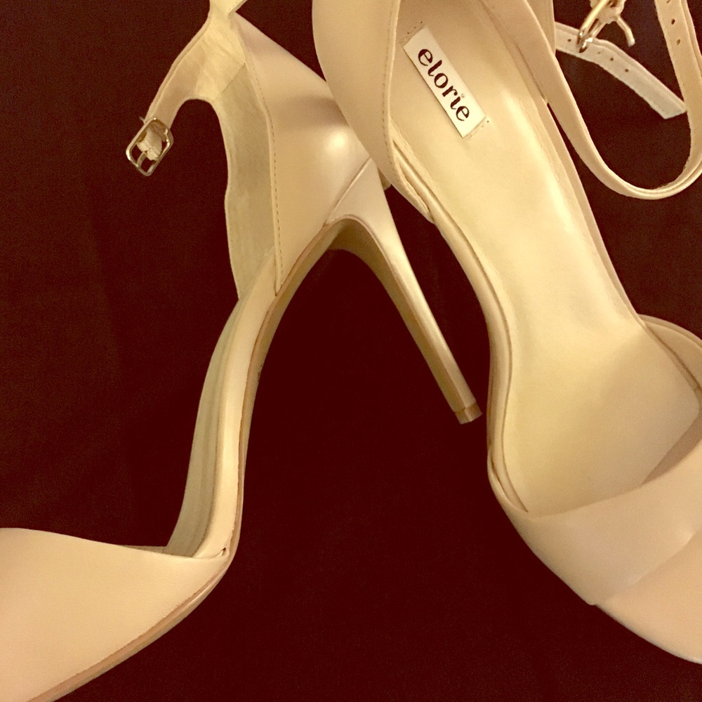 Nude sandals with high heel